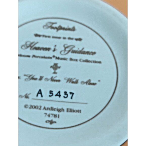 Ardleigh Elliot Footsteps In The Sand Heirloom Porcelain Music Box 2002 - Picture 3 of 15